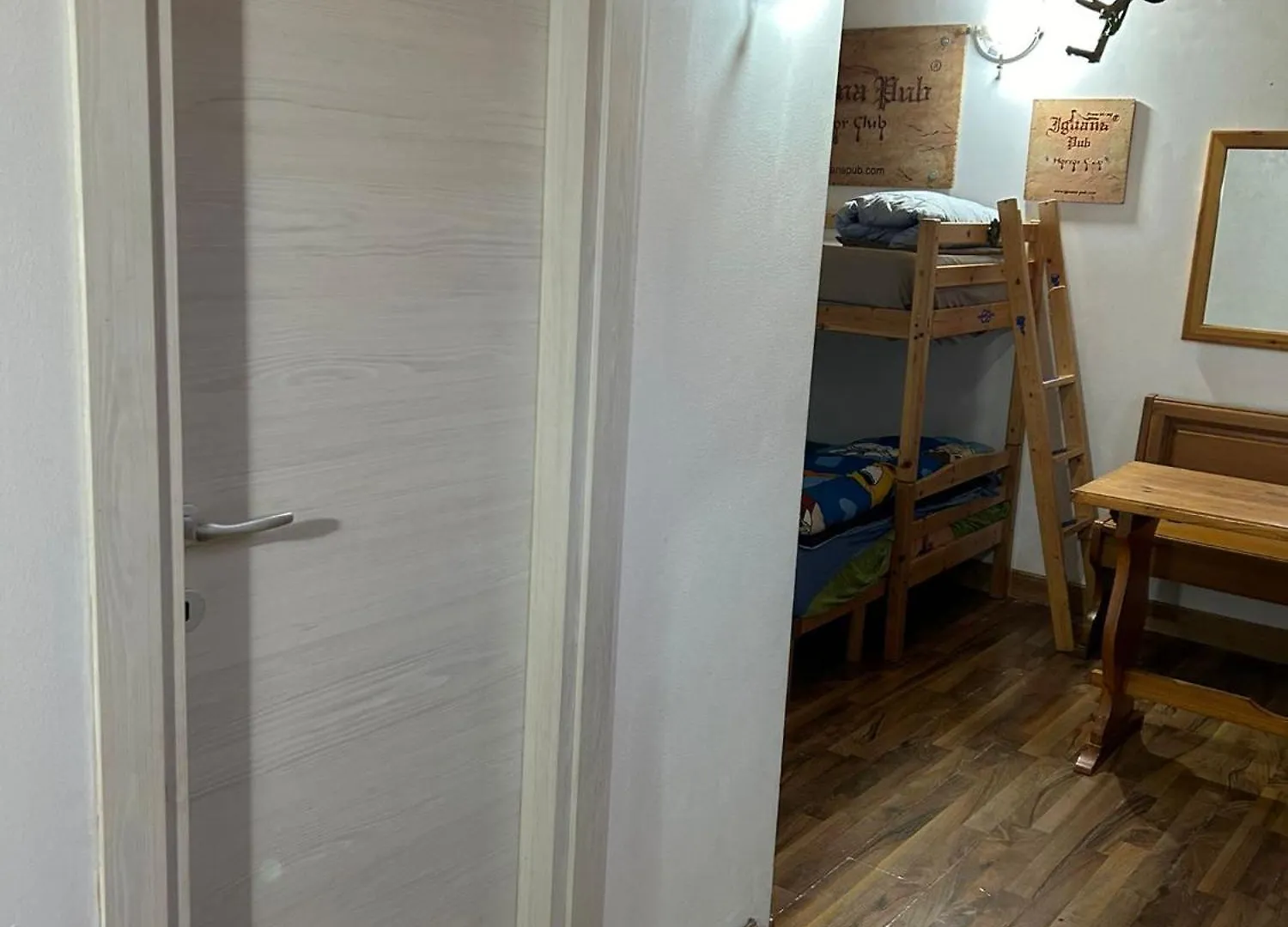 Mansarda Iguana Hotell CTA Pensionat
